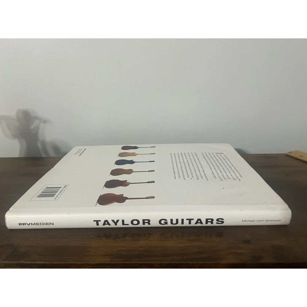Taylor Guitars 30 Years‎ of a New American Classic Hardcover – Slight Bend